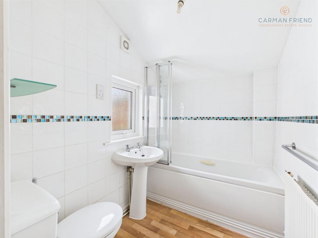 Ensuite bedroom 1