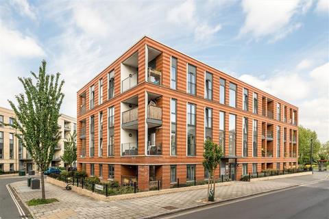 3 bedroom flat for sale, Akerman Road, London SW9