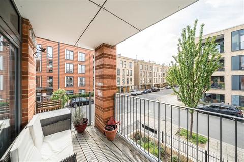 3 bedroom flat for sale, Akerman Road, London SW9