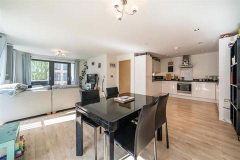 3 bedroom flat for sale, Akerman Road, London SW9