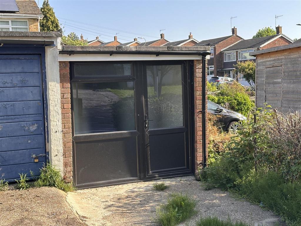 Garage 2.jpg
