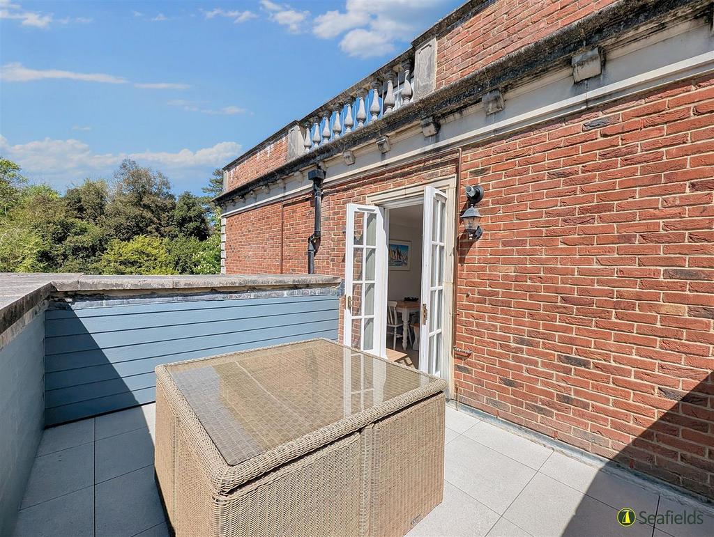 Southerly Roof Terrace