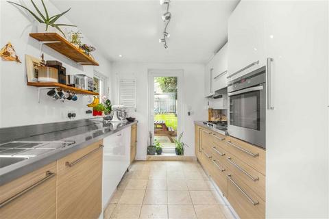 66 Leahurst Road, London, SE13 5HZ