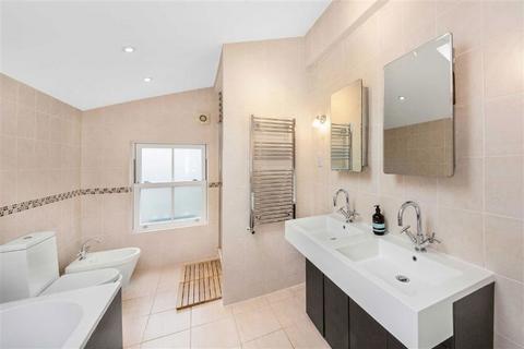 66 Leahurst Road, London, SE13 5HZ