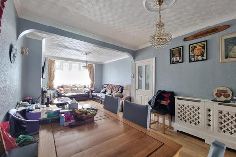4 bedroom house for sale, Tavistock Gardens, Ilford