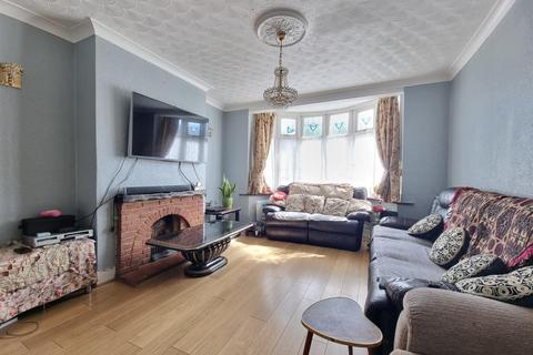 4 bedroom house for sale, Tavistock Gardens, Ilford