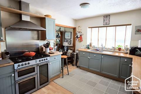 3 bedroom detached house for sale, 377 London Road, Clanfield, Waterlooville, Hampshire, PO8 0PJ