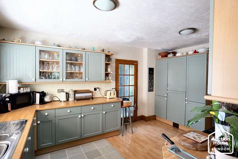 3 bedroom detached house for sale, 377 London Road, Clanfield, Waterlooville, Hampshire, PO8 0PJ
