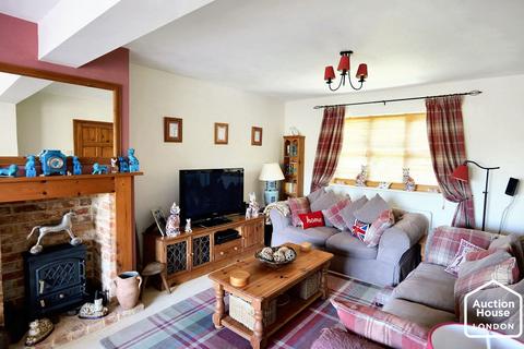 3 bedroom detached house for sale, 377 London Road, Clanfield, Waterlooville, Hampshire, PO8 0PJ