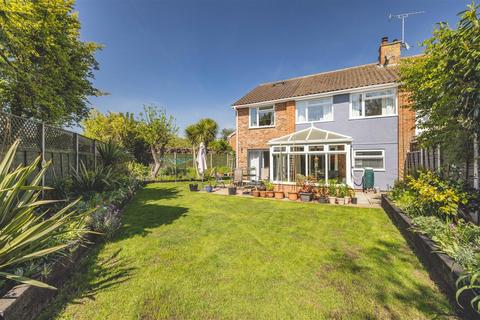 4 Hanley Close, Windsor, SL4 5QZ