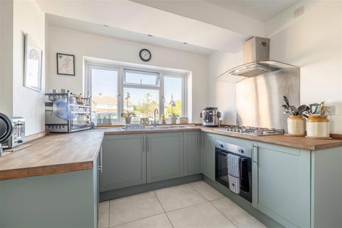 4 Hanley Close, Windsor, SL4 5QZ