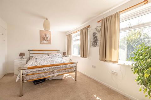 4 Hanley Close, Windsor, SL4 5QZ