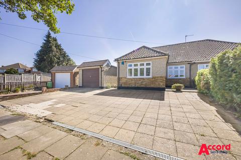 3 bedroom chalet for sale, The Crescent, Upminster, RM14