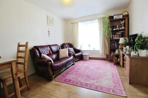 1 bedroom flat for sale, Pennine Road, Slough