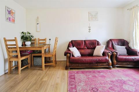 1 bedroom flat for sale, Pennine Road, Slough
