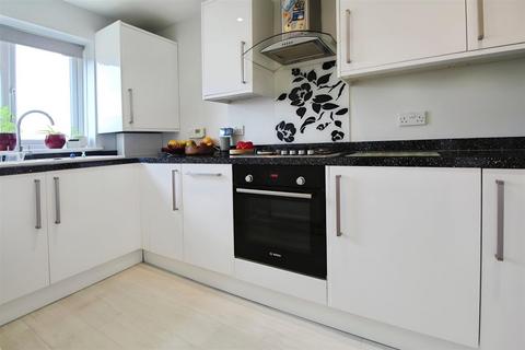 1 bedroom flat for sale, Pennine Road, Slough
