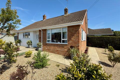 2 bedroom detached bungalow for sale, Oulton Road, Oulton Broad, Lowestoft, Suffolk, NR32