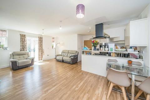 4, Tigar Lodge Marbaix Gardens, Isleworth, TW7 4FE
