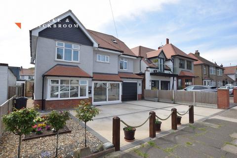 4 bedroom detached house for sale - Victoria Road, Clacton-on-Sea