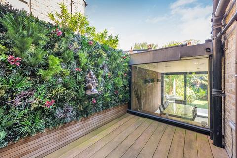 34 Thorney Hedge Road, London, W4 5SD