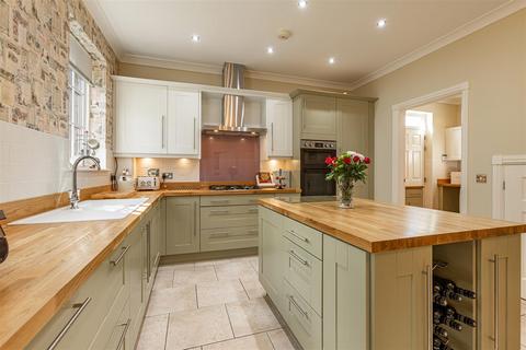 5 bedroom detached house for sale, 33 Bowmont Court, Heiton, Kelso