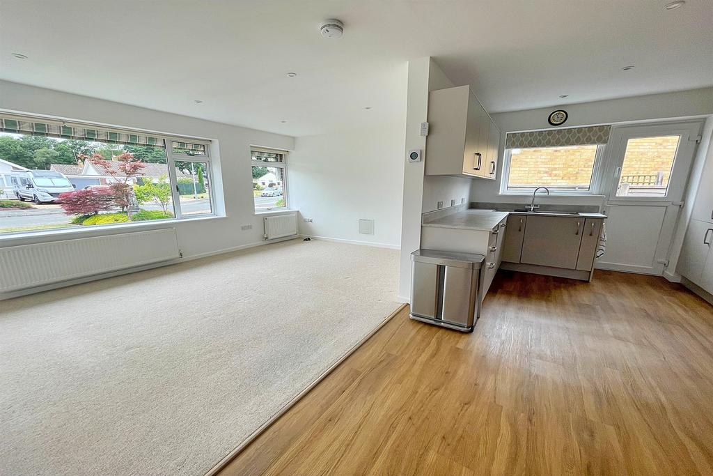 Lounge / Kitchen