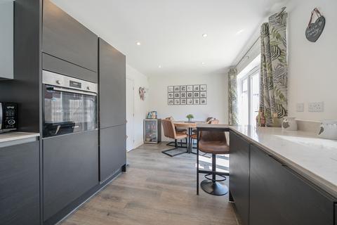 3 bedroom end of terrace house for sale, Garrett Crescent, Chertsey, KT16