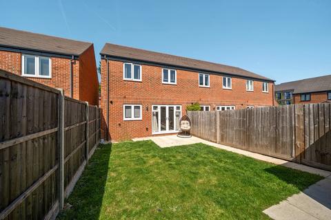 3 bedroom end of terrace house for sale, Garrett Crescent, Chertsey, KT16