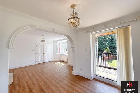 3 bedroom apartment to rent, Ashley Road, Altrincham WA15