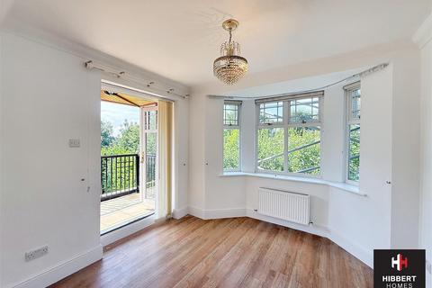 3 bedroom apartment to rent, Ashley Road, Altrincham WA15