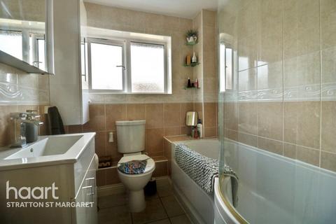 8 Godwin Road, Lower Stratton, Swindon, SN3 4XN