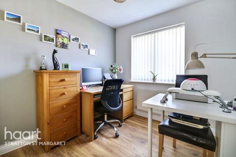 8 Godwin Road, Lower Stratton, Swindon, SN3 4XN