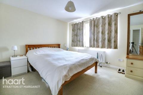 8 Godwin Road, Lower Stratton, Swindon, SN3 4XN