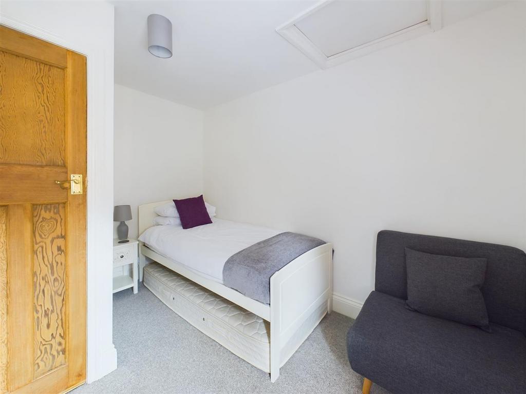 Bed3.jpg