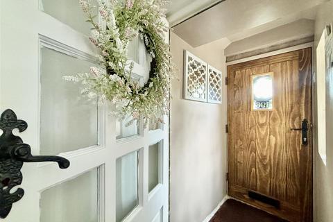 2 bedroom cottage for sale, Hill Top Road, Bradford BD13