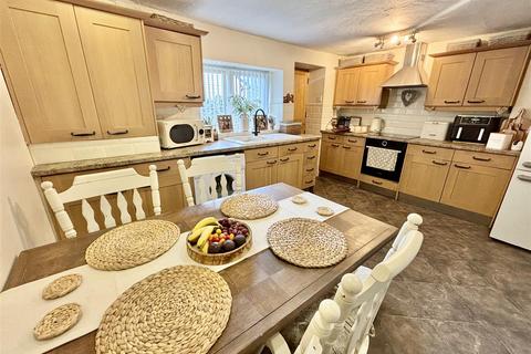 2 bedroom cottage for sale, Hill Top Road, Bradford BD13
