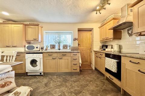 2 bedroom cottage for sale, Hill Top Road, Bradford BD13