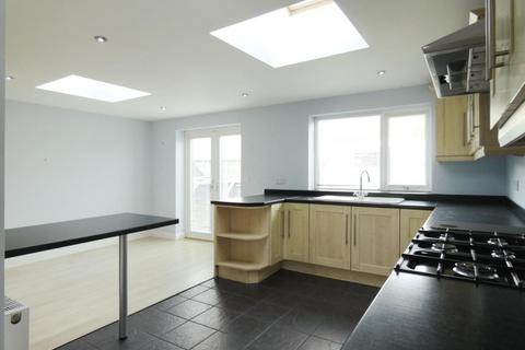 3 bedroom semi-detached house to rent, Knowe Road, Carlisle