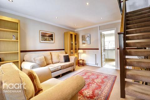 31 Webbscroft Road, Dagenham, RM10 7NL