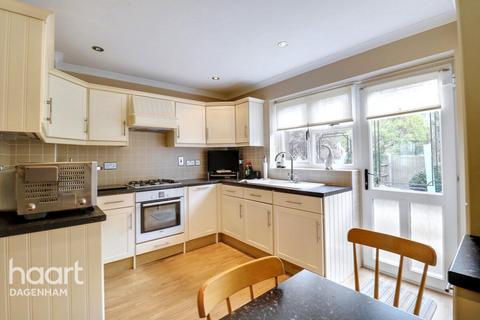 31 Webbscroft Road, Dagenham, RM10 7NL