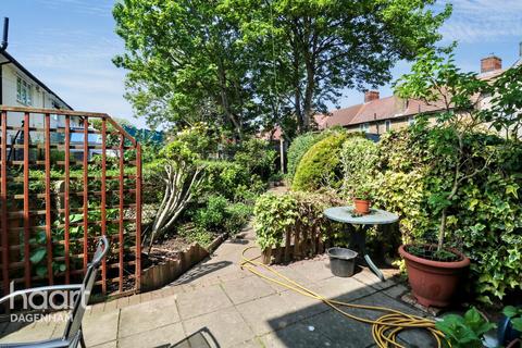 137 Armstead Walk, Dagenham, RM10 9PD