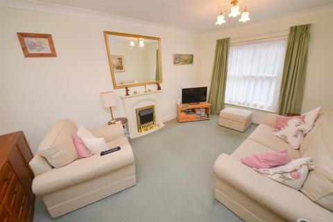 2 bedroom apartment for sale, Wimbledon Court, Tenby