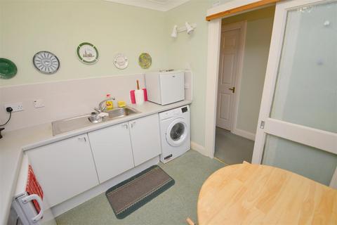 2 bedroom apartment for sale, Wimbledon Court, Tenby