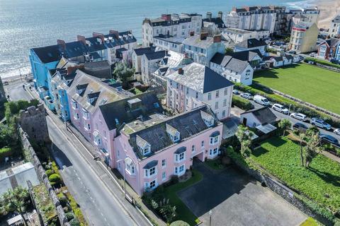 2 bedroom apartment for sale, Wimbledon Court, Tenby