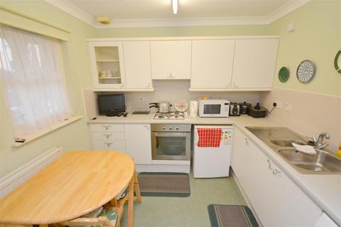 2 bedroom apartment for sale, Wimbledon Court, Tenby