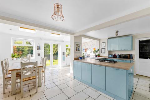 63 Central Way, Oxted, RH8 0LY
