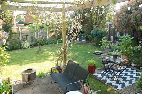 4 bedroom detached house for sale, Shelley Drive, Lutterworth LE17