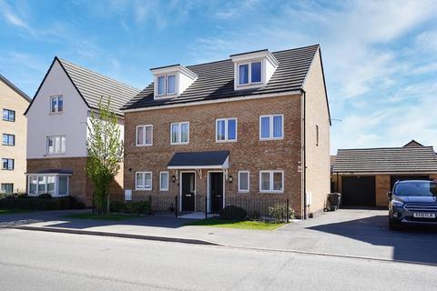 3 bedroom semi-detached house for sale, Waldrom Road, Gedling NG4