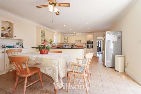 4 bedroom detached house for sale, Spilsby Road , Partney, Spilsby
