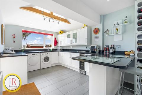 6 Broadfields, Goffs Oak, Waltham Cross, EN7 5JU